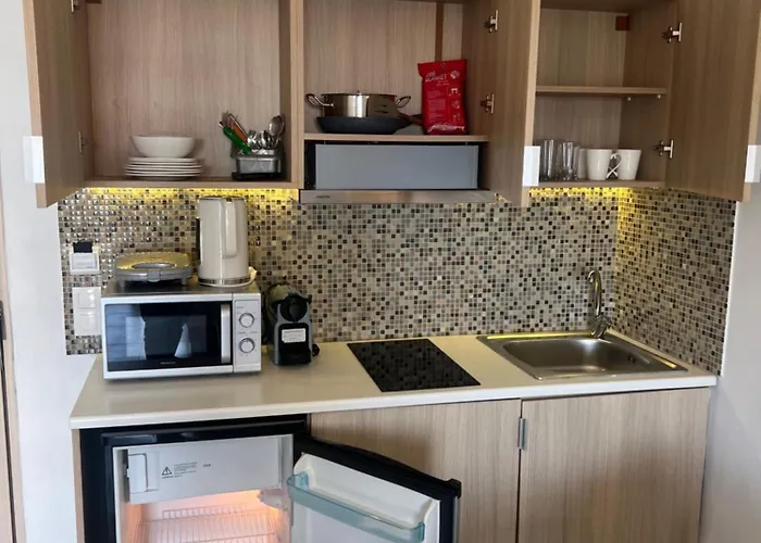 Osiris And מלון יאליסוס