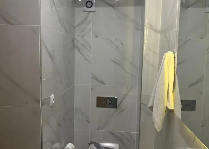 Osiris And Hotell 3*